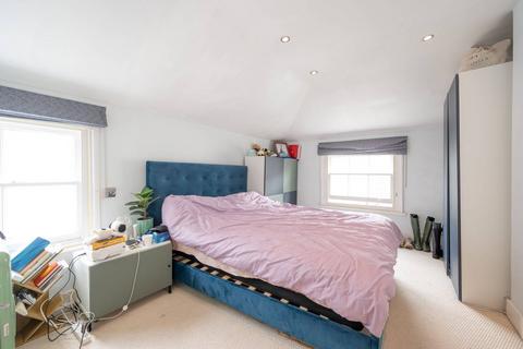 2 bedroom flat for sale, Crewdson Road, Oval, London, SW9