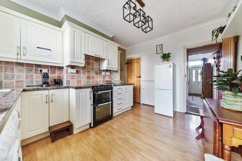 2 bedroom terraced house for sale, London Road, Teynham, ME9