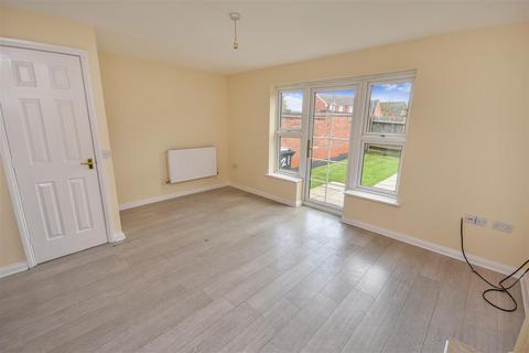 3 bedroom townhouse to rent, Farnborough Close, Corby NN18