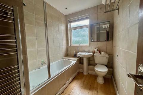 2 bedroom flat for sale, Chingford Mount Road, Chingford, London, London, E4 9BS