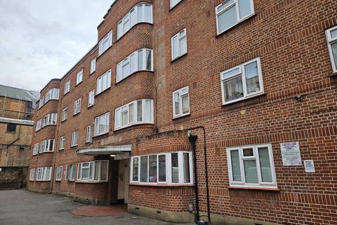 2 bedroom flat to rent, Lea Bridge Rd, E10