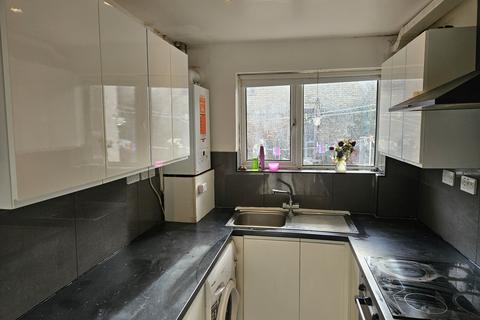 2 bedroom flat to rent, Lea Bridge Rd, E10