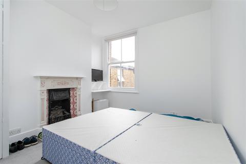 3 bedroom apartment to rent, Dinsmore Road, London SW12