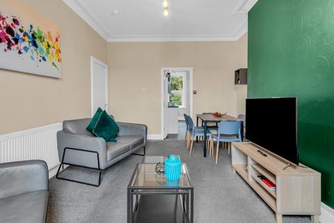 6 bedroom flat to rent, HYDE PARK ROAD, Leeds