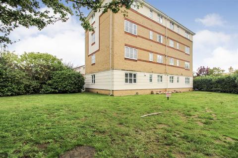 2 bedroom flat for sale, Cobham Close, Cippenham, Slough