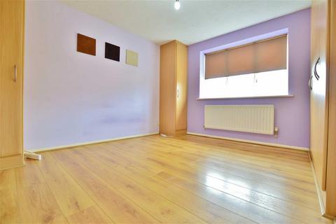 2 bedroom flat for sale, Cobham Close, Cippenham, Slough