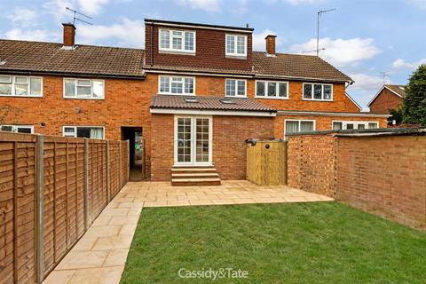 19 Bishops Close, St Albans, AL4 9AR