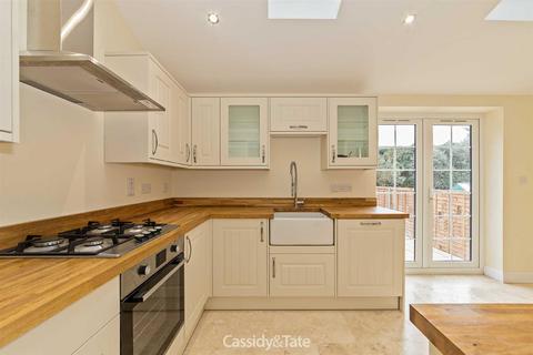 19 Bishops Close, St Albans, AL4 9AR