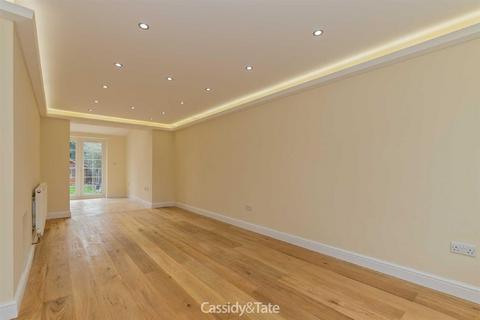 19 Bishops Close, St Albans, AL4 9AR