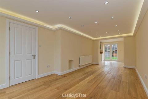 19 Bishops Close, St Albans, AL4 9AR