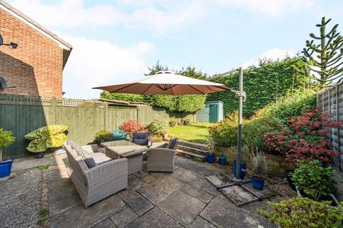 34 Cornfields, Godalming, GU7 3PH