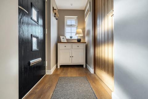34 Cornfields, Godalming, GU7 3PH