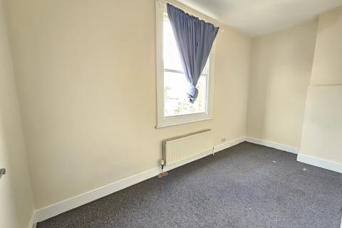 4 bedroom flat to rent, Philip Lane, London N15