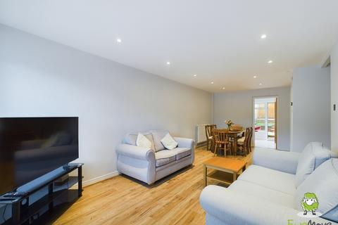 25 Auklet Close, Basingstoke, RG22 5JS