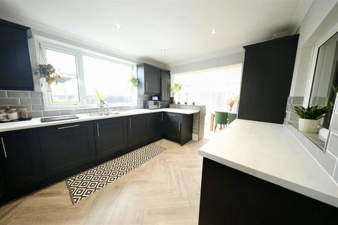 2 bedroom end of terrace house for sale, Worcester Road, Hull