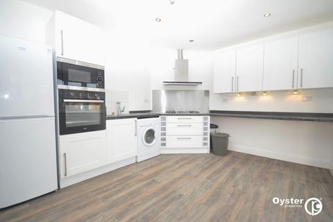 3 bedroom apartment to rent, Ossulton Way, London, N2