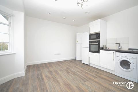 3 bedroom apartment to rent, Ossulton Way, London, N2