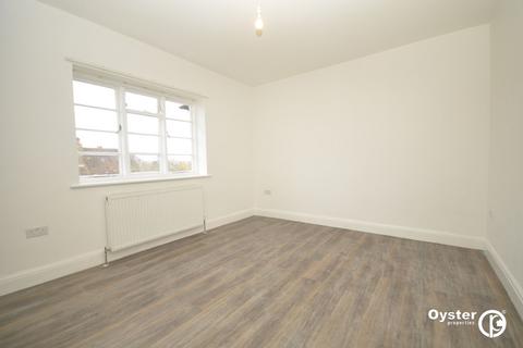 3 bedroom apartment to rent, Ossulton Way, London, N2