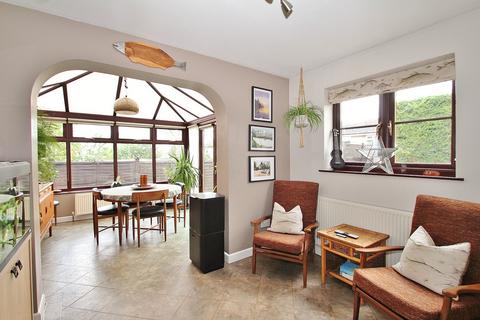 7 Hoyle Close, Witney, OX28 1JD