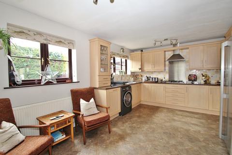 7 Hoyle Close, Witney, OX28 1JD