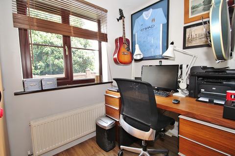 7 Hoyle Close, Witney, OX28 1JD