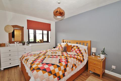 7 Hoyle Close, Witney, OX28 1JD
