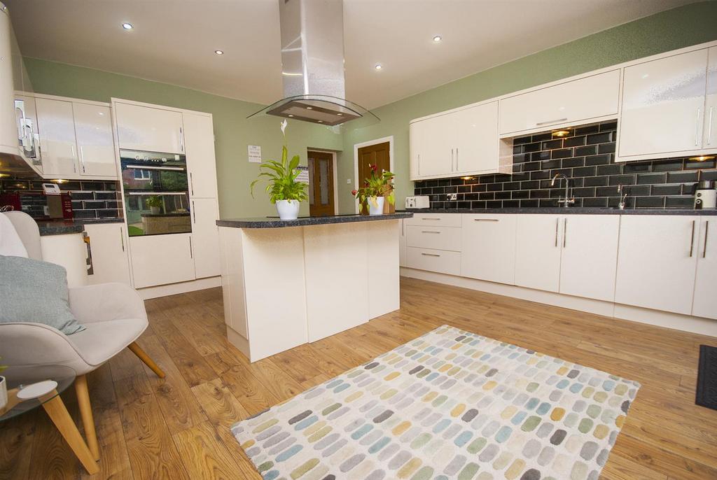 Open Plan Kitchen/ Diner