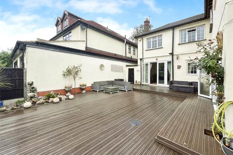 4 bedroom detached house to rent, The Avenue, Sunbury-on-Thames, Surrey, TW16