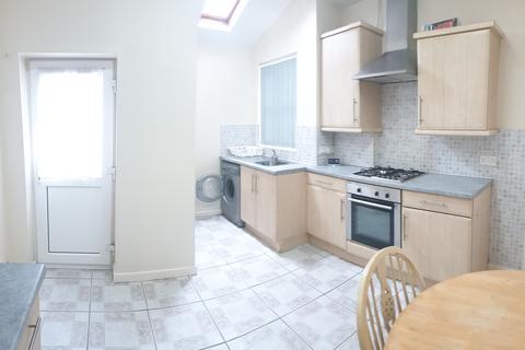 1 bedroom flat to rent, slade lane