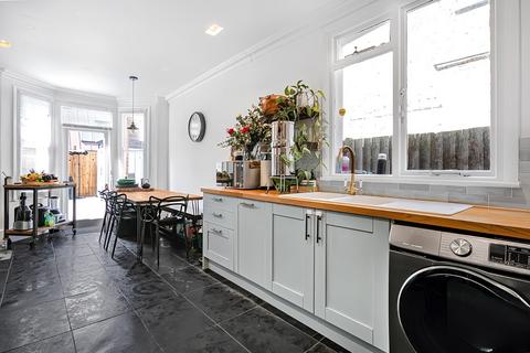 39 Keston Road, London, N17 6PJ