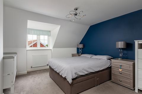 11 Barnham Close, Crawley, RH10 3ZN