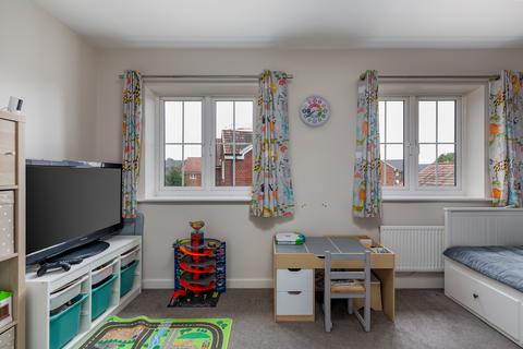 11 Barnham Close, Crawley, RH10 3ZN