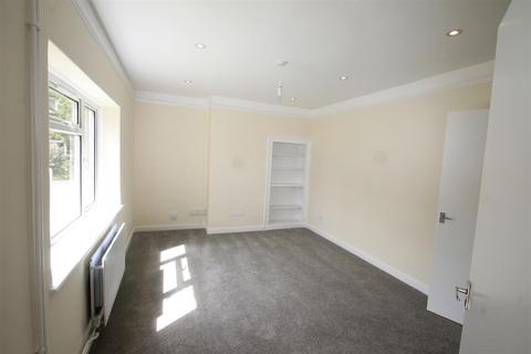 2 bedroom end of terrace house to rent, Northside, Salisbury SP4