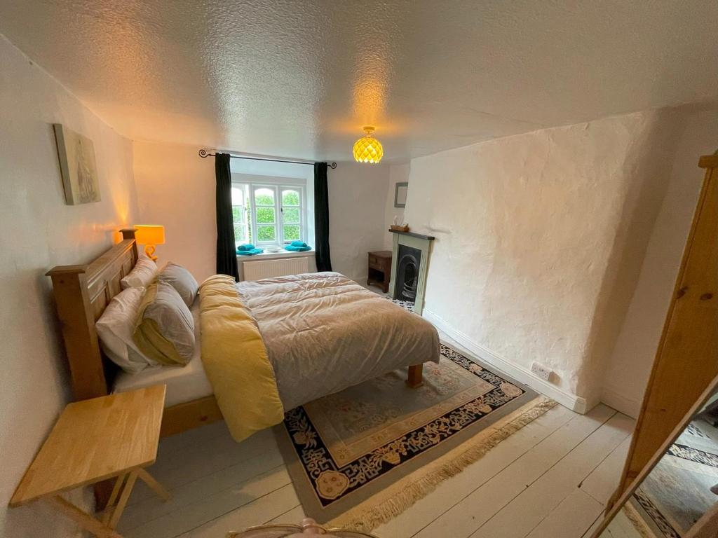 9. Master Bedroom.jpg