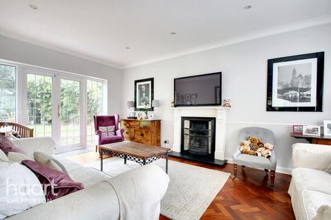 undefined, Range Way, Shepperton