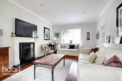undefined, Range Way, Shepperton