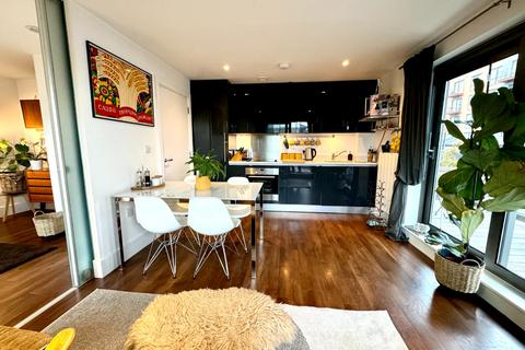 3 bedroom apartment for sale, West Carriage House, Royal Carriage Mews, Royal Arsenal, Woolwich, London, SE18 6GA