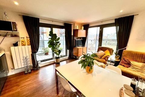 3 bedroom apartment for sale, West Carriage House, Royal Carriage Mews, Royal Arsenal, Woolwich, London, SE18 6GA