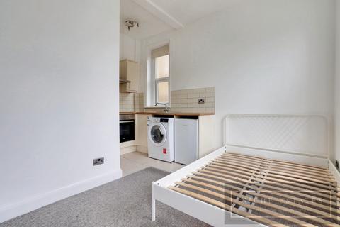 Studio to rent, Holden Road, Woodside Park, London, N12