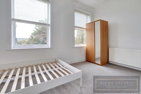 Studio to rent, Holden Road, Woodside Park, London, N12