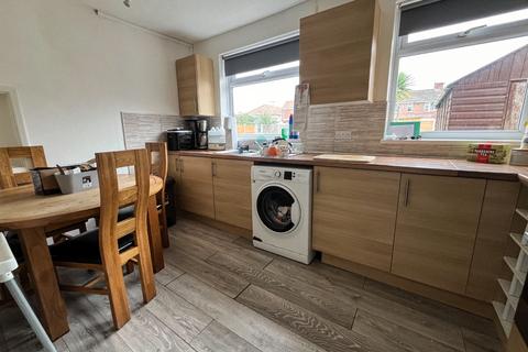 2 bedroom end of terrace house to rent, Westonzoyland Road, Bridgwater, Somerset, TA6