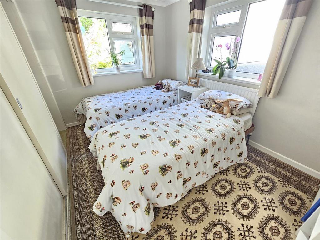 Bedroom 2 (2).jpg