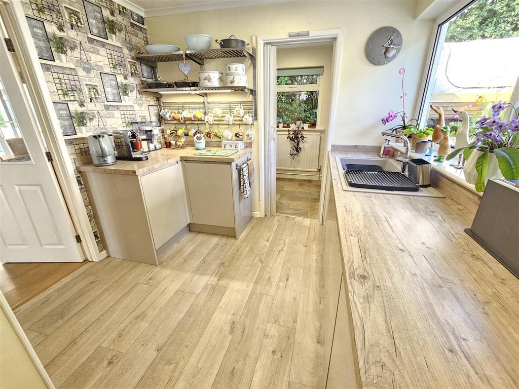 Kitchen (2).jpg