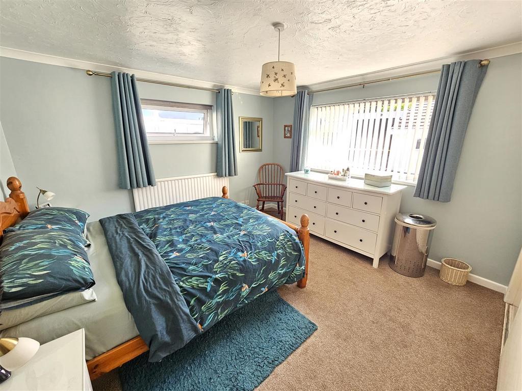 Bedroom 1.jpg