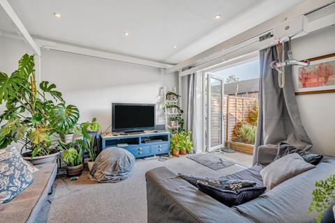31 Esmeralda Road, London, SE1 5RJ