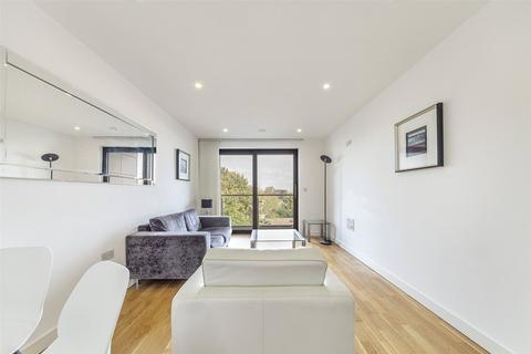 1 bedroom apartment to rent, Avershaw House, London SW15