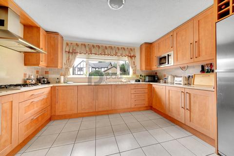 6 Hamilton Close, Purley, CR8 1AW