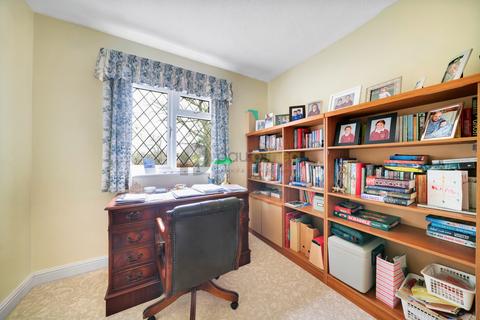 6 Hamilton Close, Purley, CR8 1AW