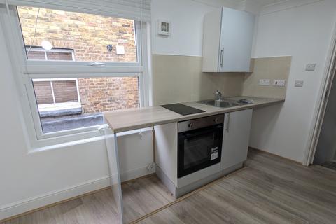 Studio to rent, High Road, Willesden, London NW10