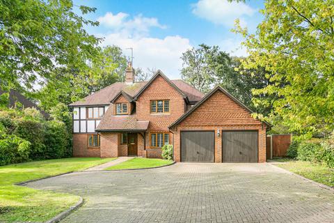 5 bedroom detached house for sale, Steeres Hill, Horsham RH12